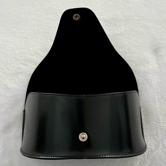 New Authentic CHANEL Glossy Black Sunglass Case - Picture 5 of 10